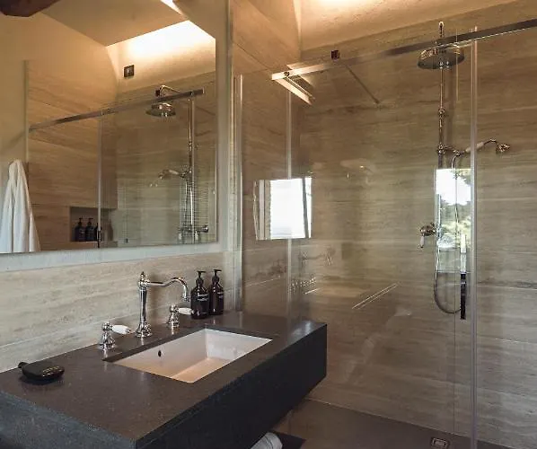 Alojamento de Acomodação e Pequeno-almoço Rastrello 4*